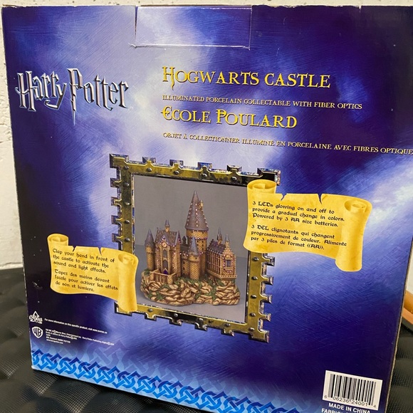 *RARE* Harry Potter Hogwarts Castle Illuminated Collectible - Picture 2 of 2